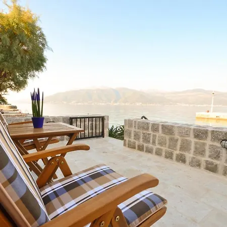Leut Stone Residence Tivat Exterior photo
