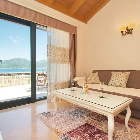 Leut Stone Residence Tivat Exterior photo