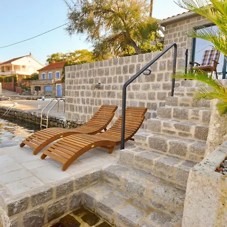 Leut Stone Residence Tivat Exterior photo